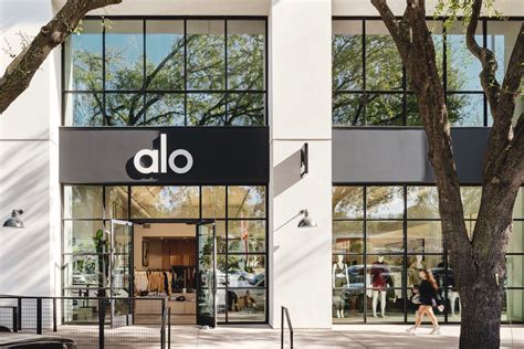 alo yoga outlet stores.